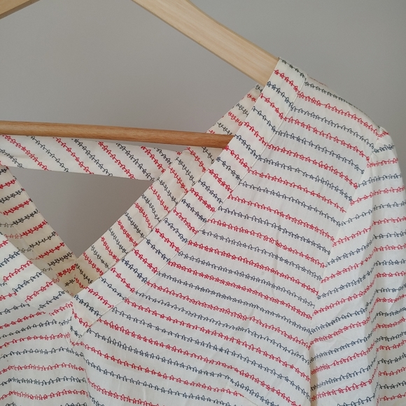 Anthropologie V-Neck Blouse Ivory Print Size 2 - Picture 7 of 16